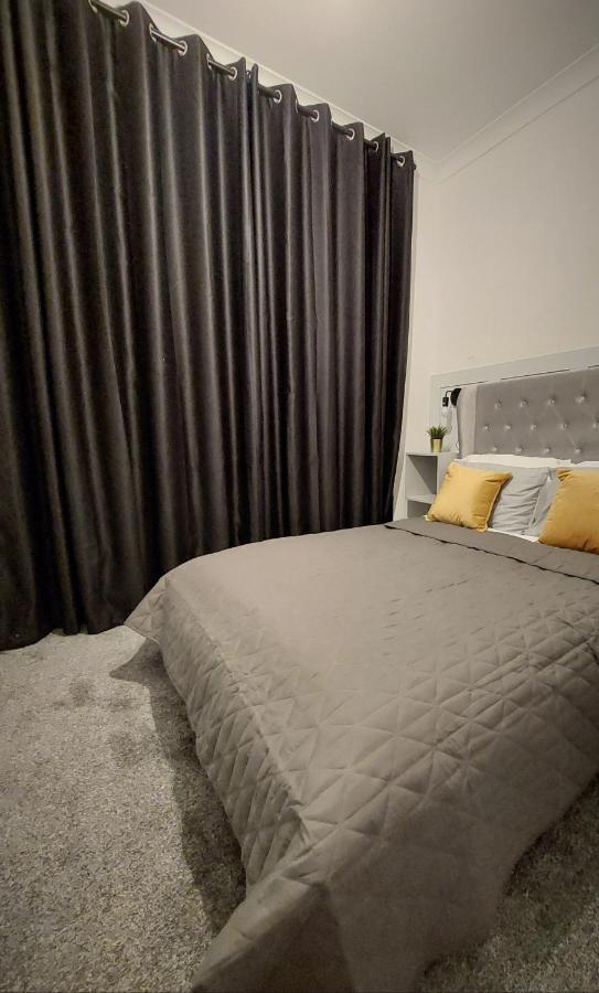 Modern & Bright, G/F, 1Br Apt. Real Hidden Gem Apartment Hamilton Exterior photo